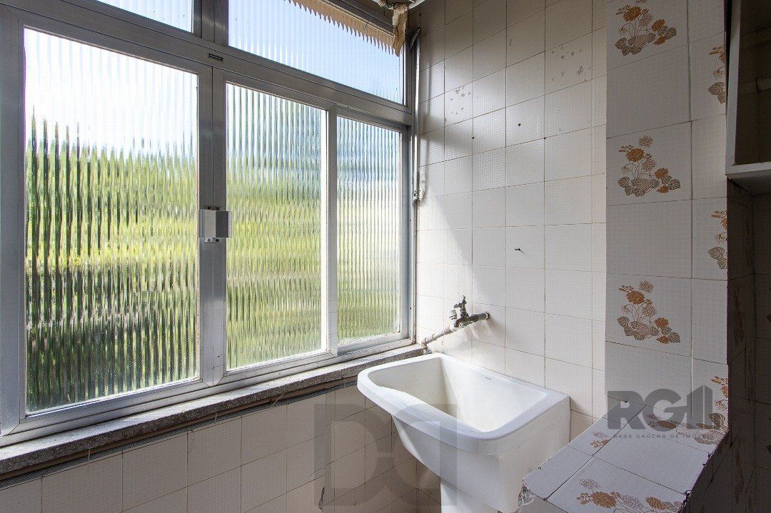 Excelente apartamento no bairro Cristal com 1 dormitório, living, banheiro e cozinha. — foto 20
