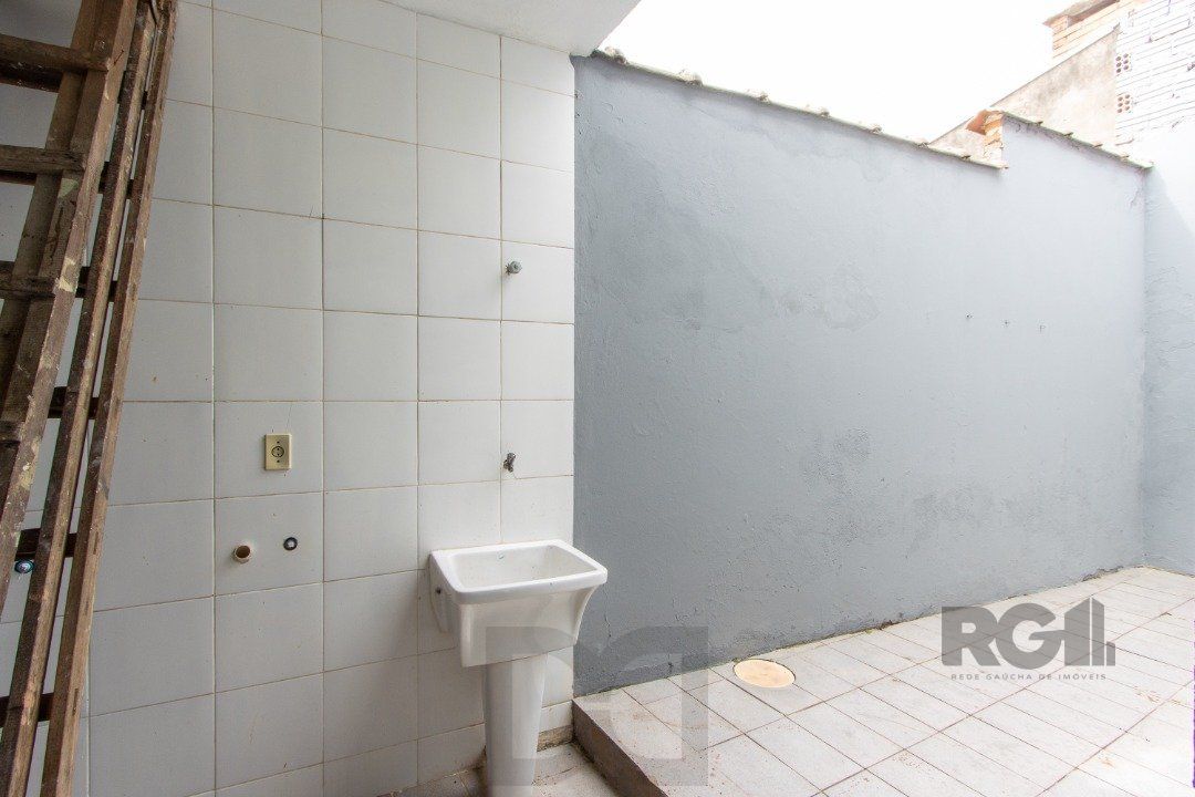Com 4 dormitórios, incluindo uma suíte, é perfeita para acomodar toda a sua família. — foto 76
