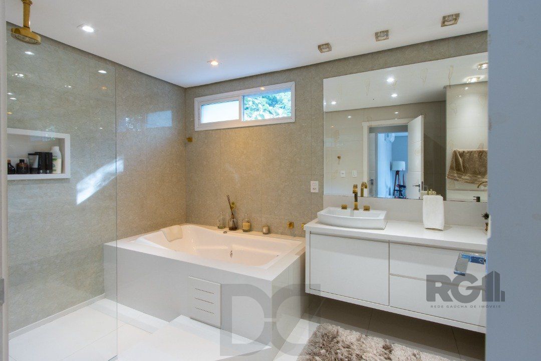 Espetacular 2 Casa Residencial de 5 Quartos e Piscina em Porto Alegre — foto 17
