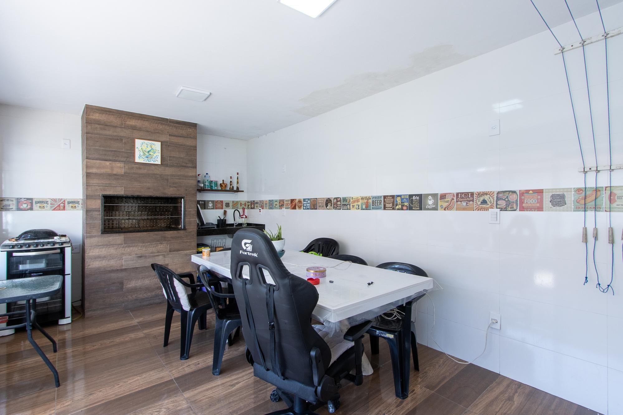 Linda casa totalmente reformada, 3 quartos (1 suite), 2 vagas cobertas - Bairro Nonoai — foto 36
