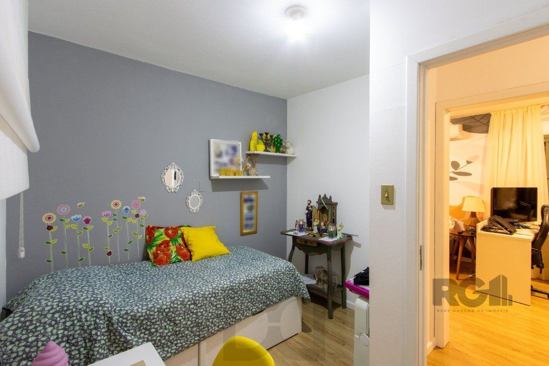 Casa térrea, 3 quartos, edícula, com 2 suites, pátio - Bairro Guarujá — foto 28