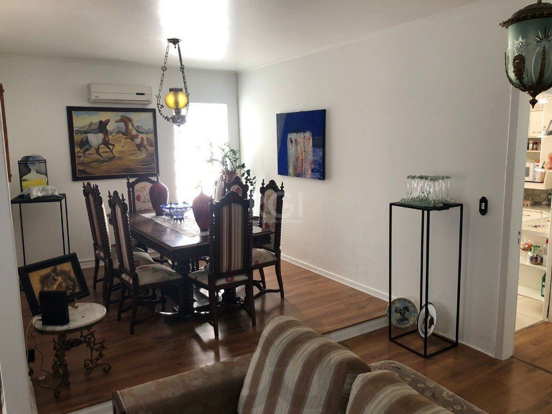 Casa para Venda com 3 dormitórios, sendo 1 suites e 3 vagas no bairro Guarujá — foto 2
