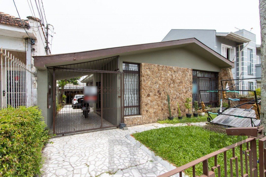 Casa térrea, 3 quartos, 2 banheiros, com pátio no Bairro Cavalhada — foto 2