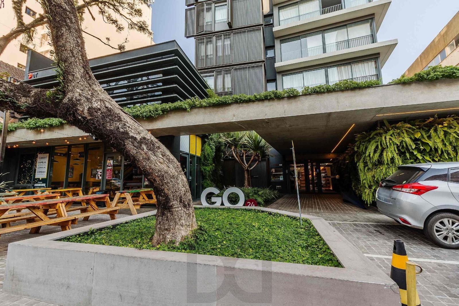 Studio de alto padrão construtivo mobiliado no bairro Moinhos de Vento, planta de 24,25 m² privativos com porcelanato, forro em gesso e aberturas em alumínio com vidros duplos. — foto 18