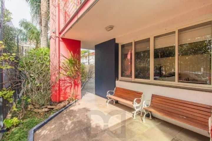 Excelente oportunidade para empresas e investidores! Prédio comercial moderno, amplo e muito bem localizado no bairro Menino Deus, oferecendo estrutura completa para diferentes tipos de negócios. — foto 2