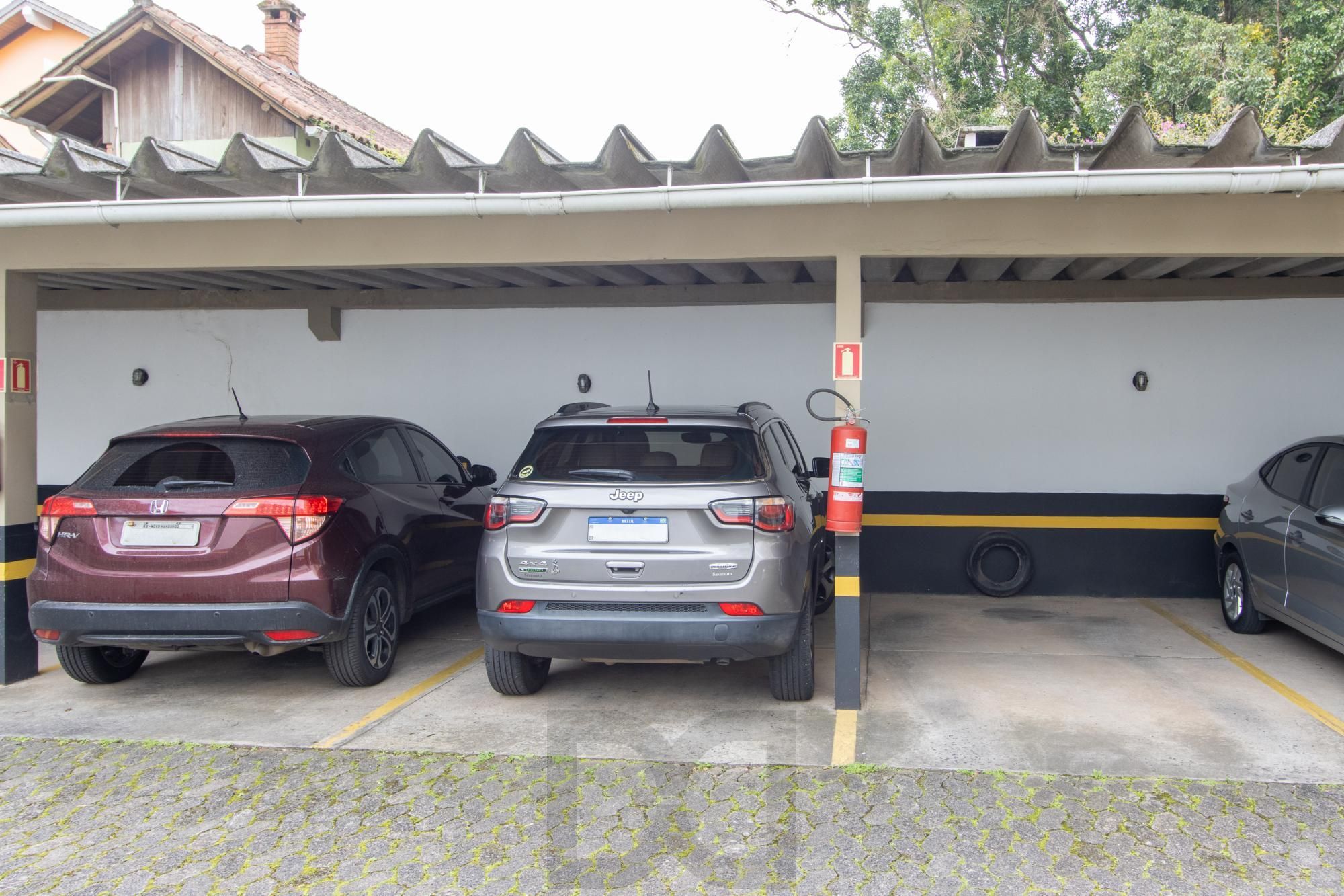 Cobertura com 137m², no Bairro Cristal, de 2 dormitórios, sento uma suíte, ampla sacada, churrasqueira, vista panorâmica, vaga coberta. — foto 35