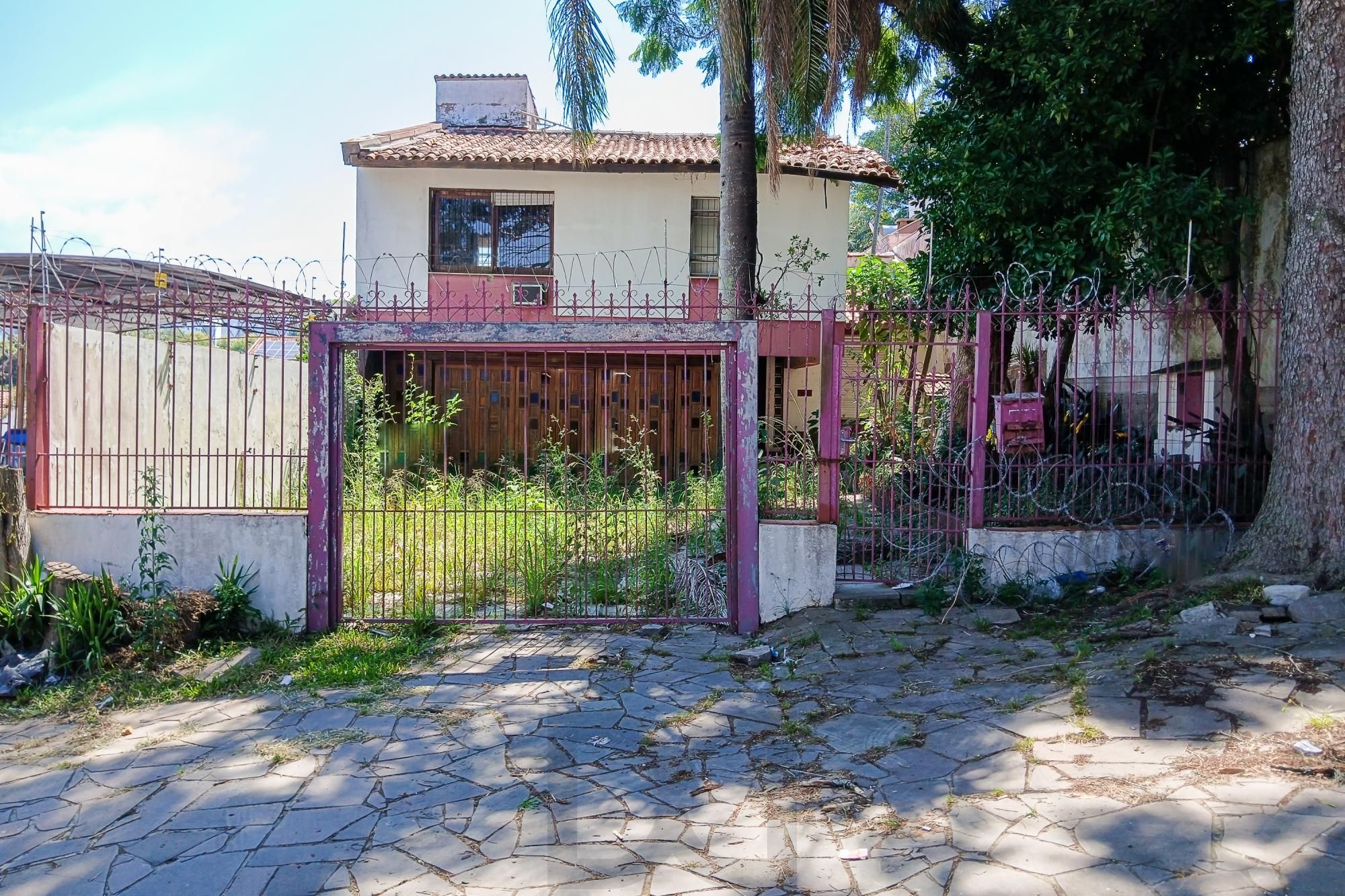 Casa para Venda - 320m², 3 dormitórios, sendo 1 suites, 4 vagas - Cristal — foto 1