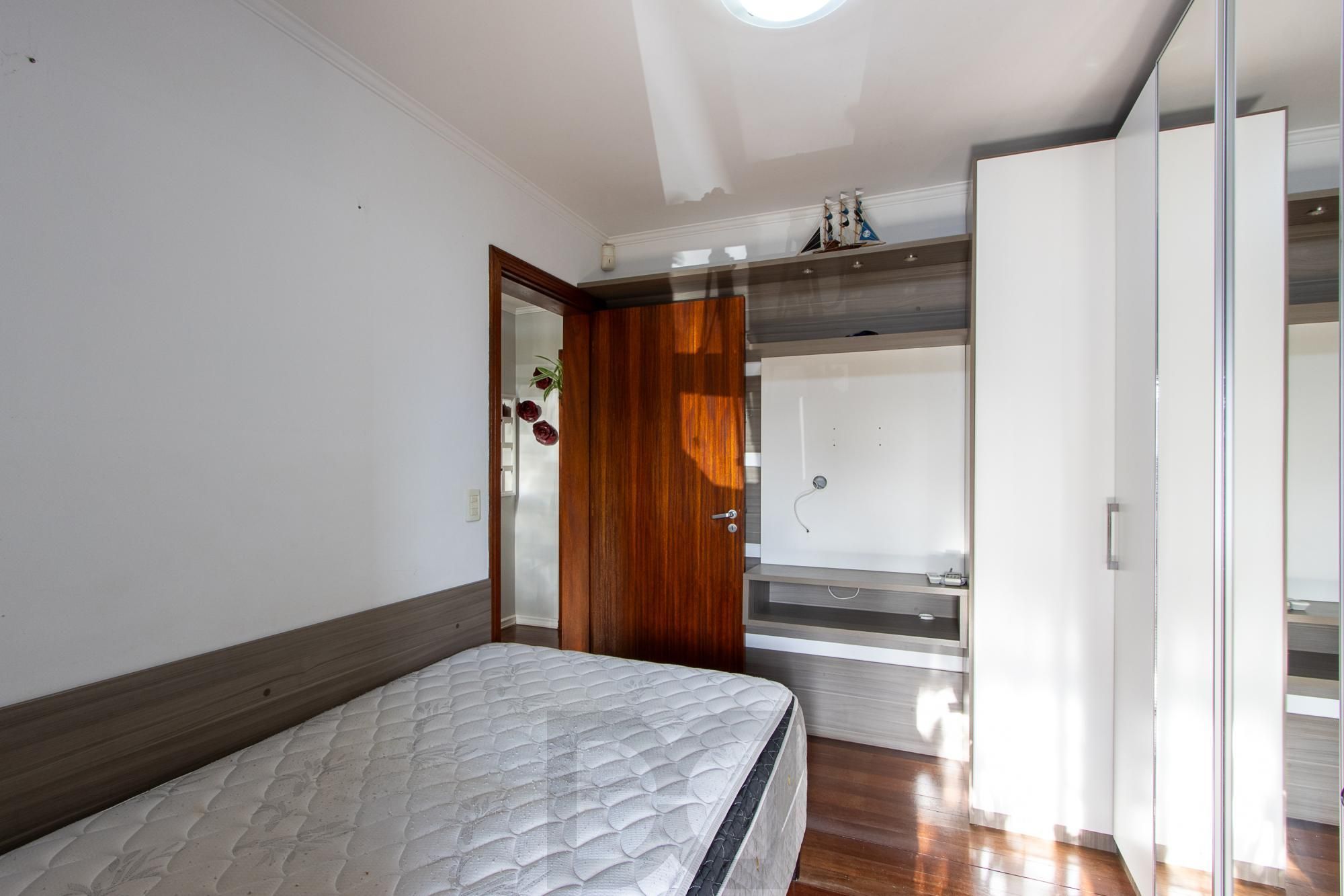 Excelente casa de 3 dormitórios, 1 suíte, pátio, piscina e vaga para 2 carros cobertas. — foto 32