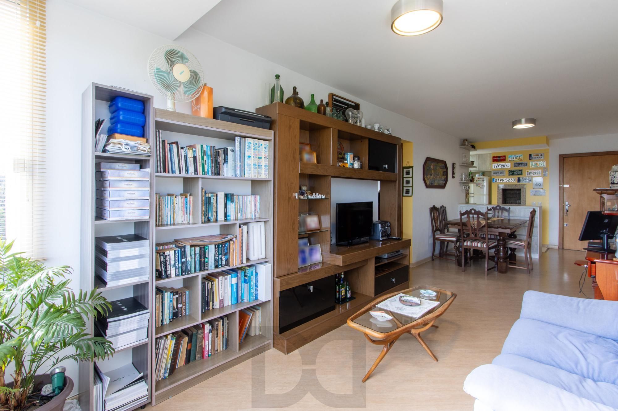 Apartamento de 2 dormitórios, na zona sul de Porto Alegre, semi-mobiliado, churrasqueira e box escriturado. — foto 5