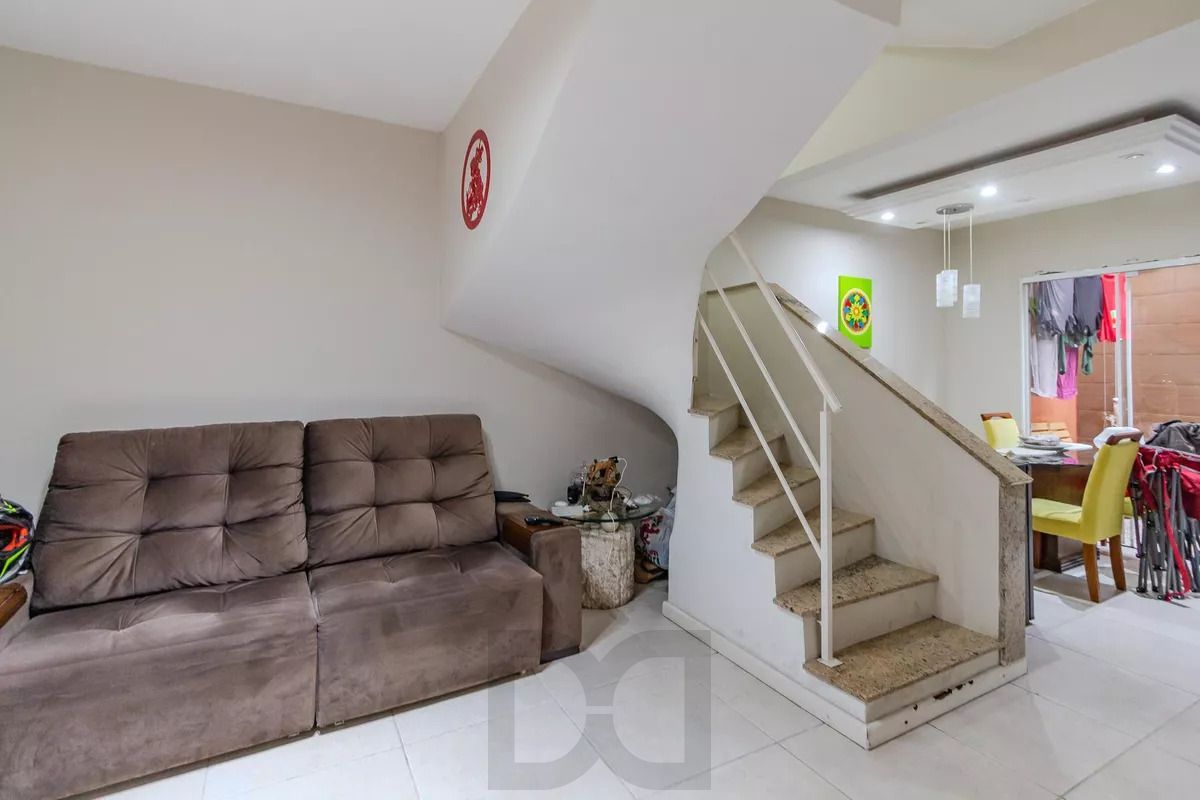 Casa de condomínio, 3 dormitórios, 1 suíte e 2 vagas cobertas no bairro Teresópolis. — foto 4