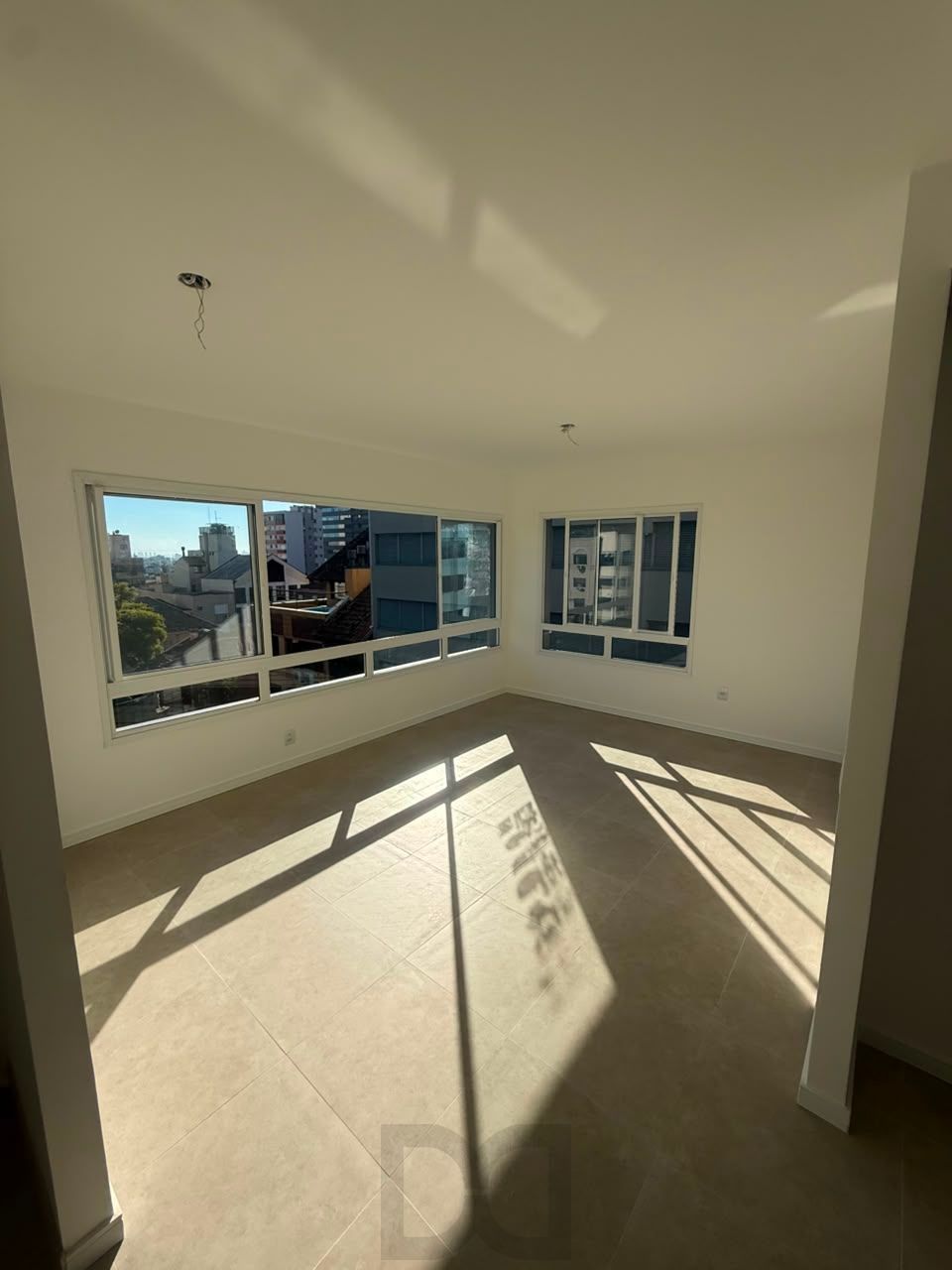 Apartamento para Venda - 69.96m², 2 dormitórios, sendo 2 suites, 1 vaga - Moinhos de Vento — foto 1