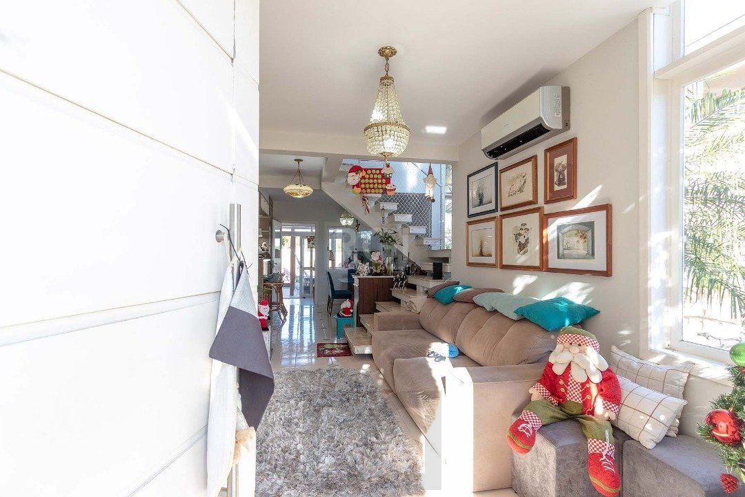 Casa para Venda com 4 dormitórios no bairro Hípica — foto 2