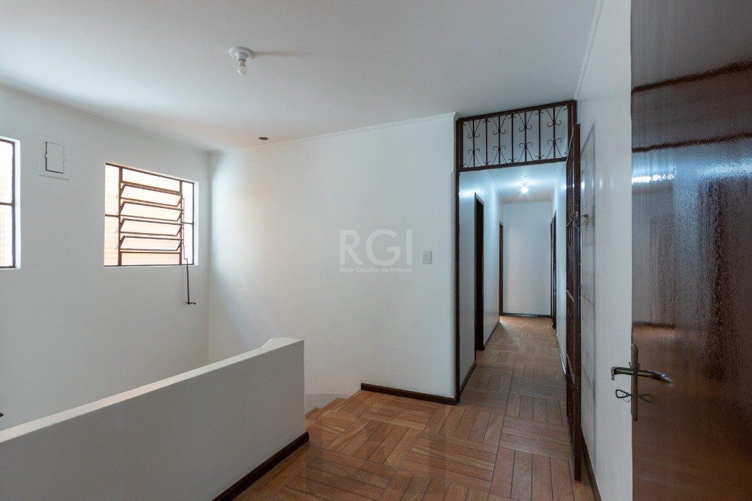 Casa para Venda - 454.7m², 5 dormitórios, sendo 1 suites, 8 vagas - Teresópolis — foto 8