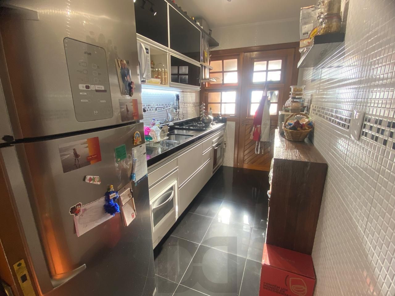 Excelente apartamento 3 dormitórios sendo 01 suíte, Sacada e com Òtima Posição Solar — foto 9