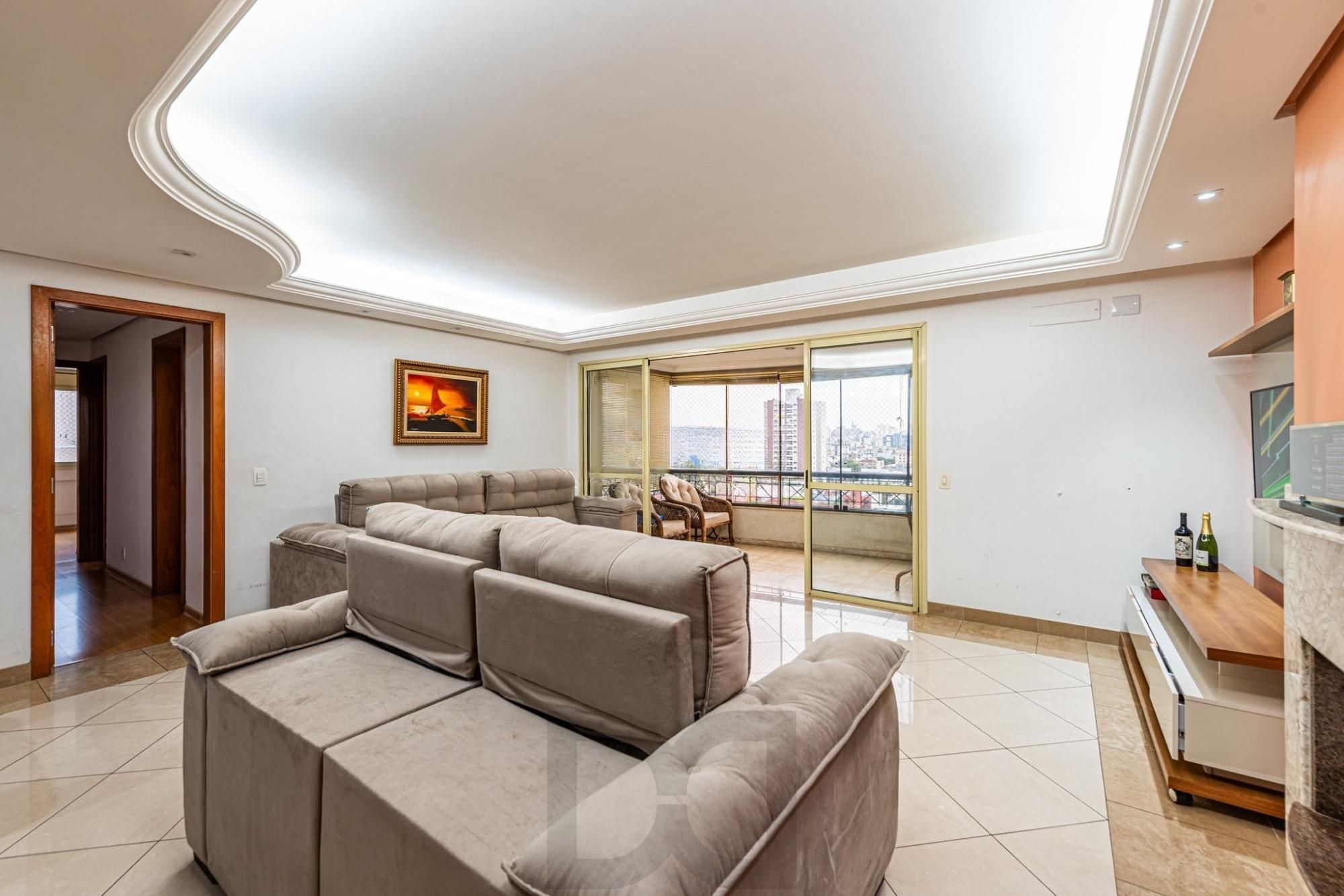 Apartamento com 3 quartos, no bairro Menino Deus — foto 2