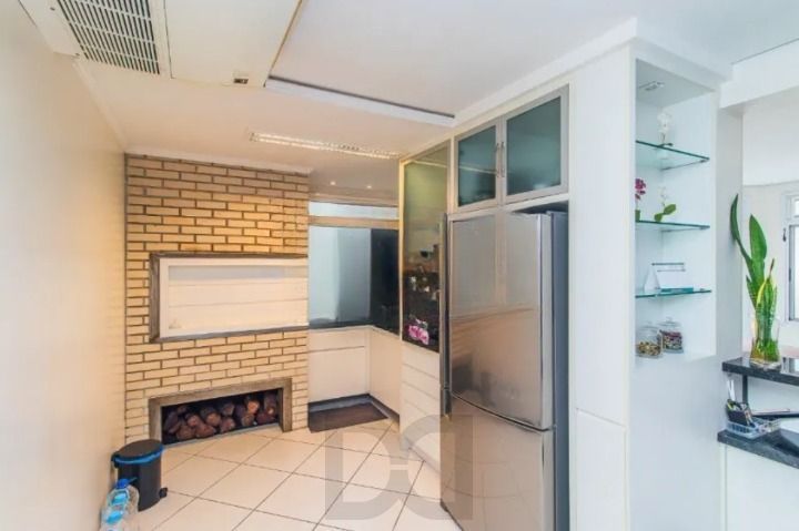 Excelente oportunidade para empresas e investidores! Prédio comercial moderno, amplo e muito bem localizado no bairro Menino Deus, oferecendo estrutura completa para diferentes tipos de negócios. — foto 15