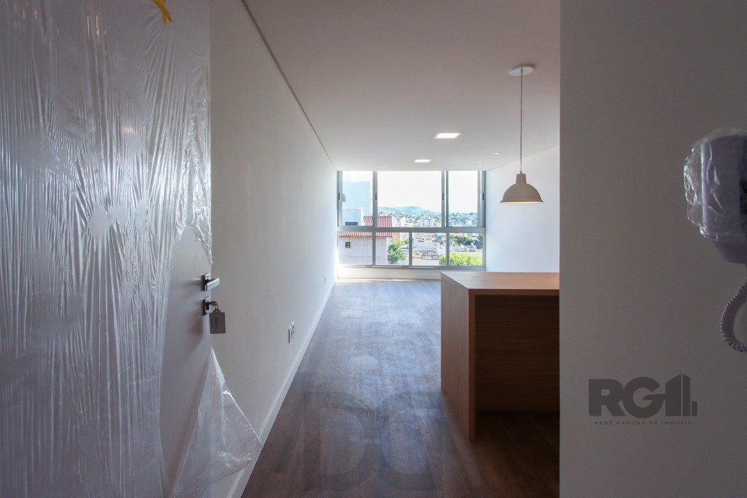 Apartamento em Porto Alegre no Bairro Petrópolis, de 2 quartos, semi mobiliado. — foto 2