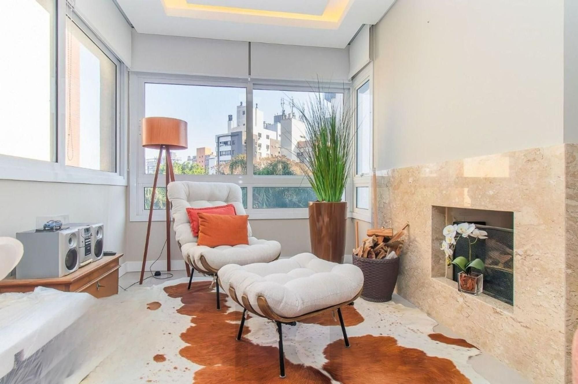 Apartamento com 83m² e 2 dormitórios, 2 suítes, 3 vagas no bairro Petrópolis — foto 4