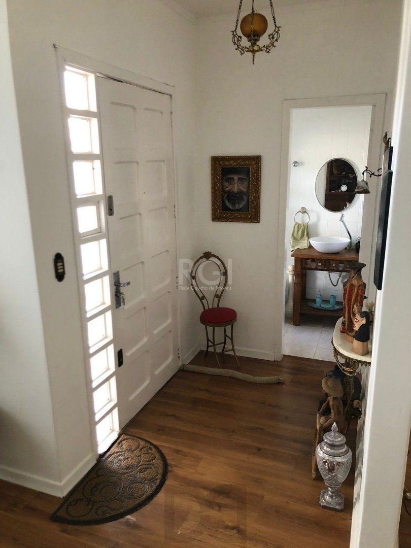 Casa para Venda com 3 dormitórios, sendo 1 suites e 3 vagas no bairro Guarujá — foto 7