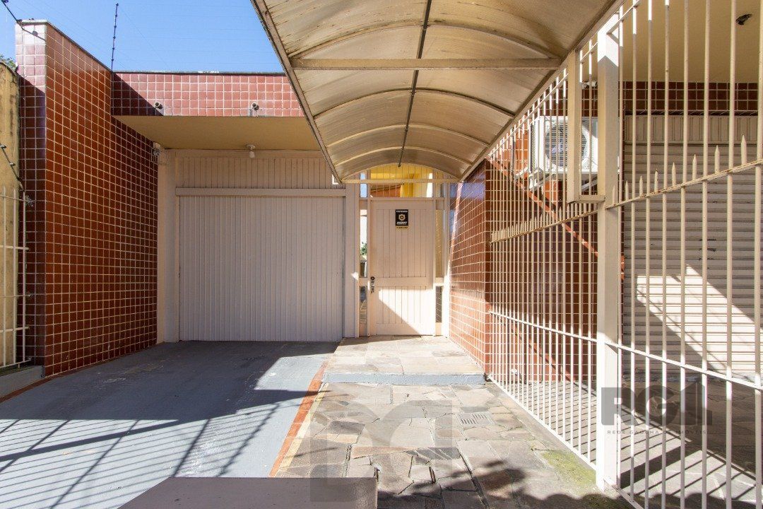 Apartamento Garden de 3 dormitórios, 1 suite e 1 vaga coberta no bairro Cristal. — foto 3