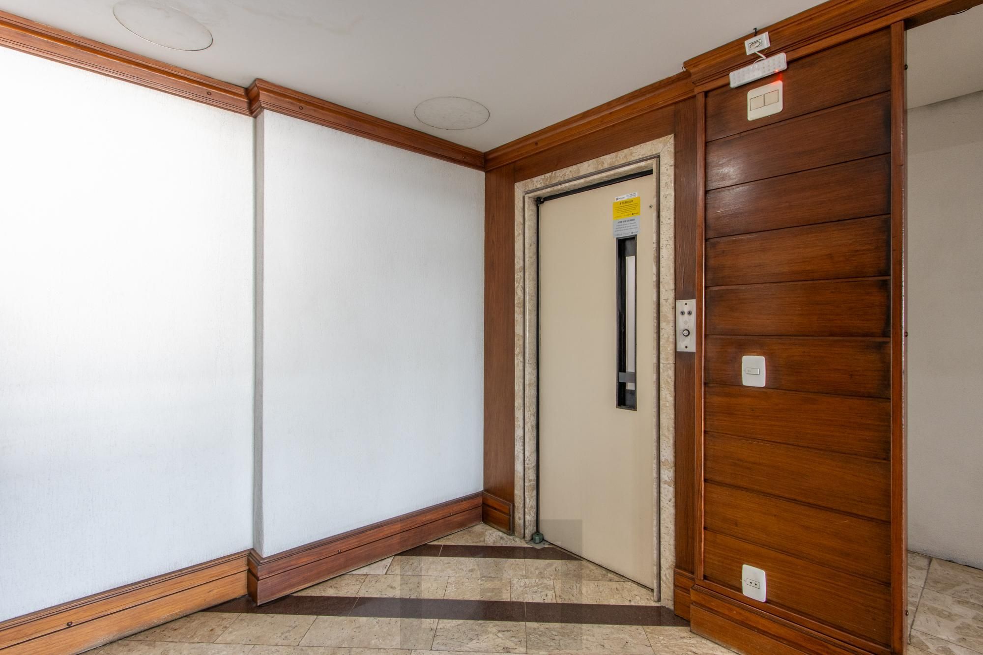APARTAMENTO 3 DORMITÓRIOS - Vista permanente do Guaíba (menor custo benefício por M2). Somente 25 passos da orla. — foto 48