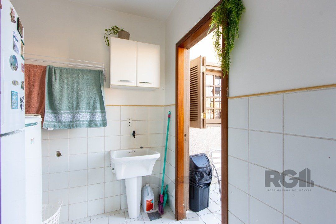Casa de alvenaria, 3 quartos, 1 suíte, 4 banheiros e 5 vagas de garagem. — foto 43