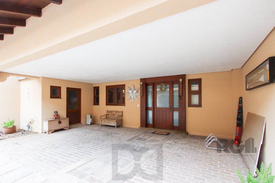 Casa com 327m² de área privativa, oferecendo 3 dormitórios, sendo 3 suítes — foto 3