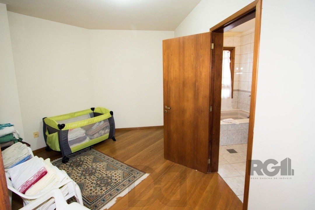 Sobrado com 6 suites, lareira, lavabo, pátio - Bairro Belém Velho — foto 29