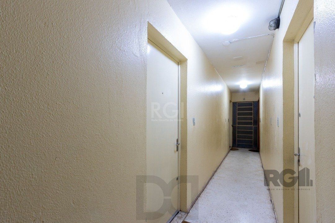 Apartamento de 1 dormitório, com vaga de garagem escriturada, próximo da Av. Otto Niemeyer. — foto 2