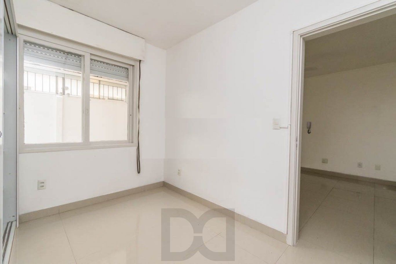 Apartamento de 1 dormitório, com um pequeno pátio no bairro Centro Histórico. — foto 10