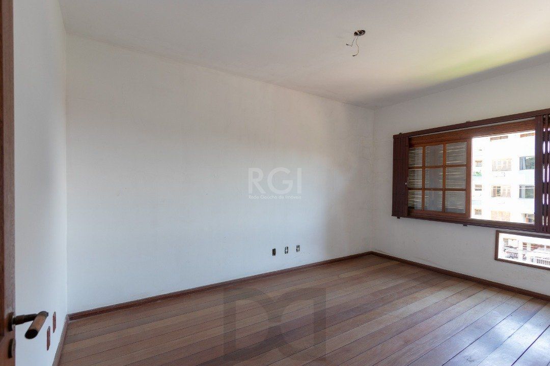 Casa para Venda - 460m², 4 dormitórios, sendo 1 suites, 4 vagas - Cristal — foto 35