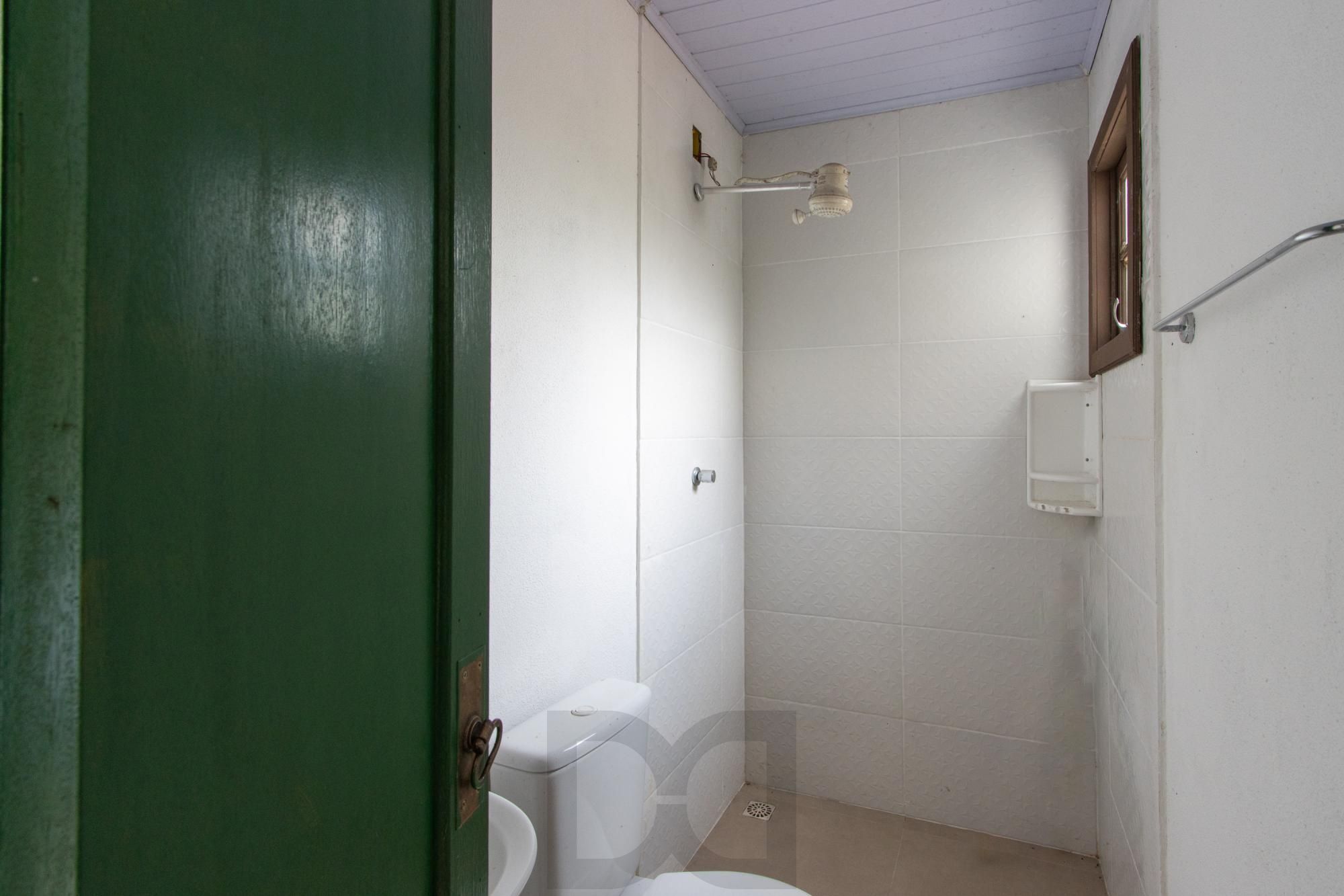 Terreno medindo 11 X 39,66 com 2 casas de alvenaria - Bairro Guarujá — foto 18