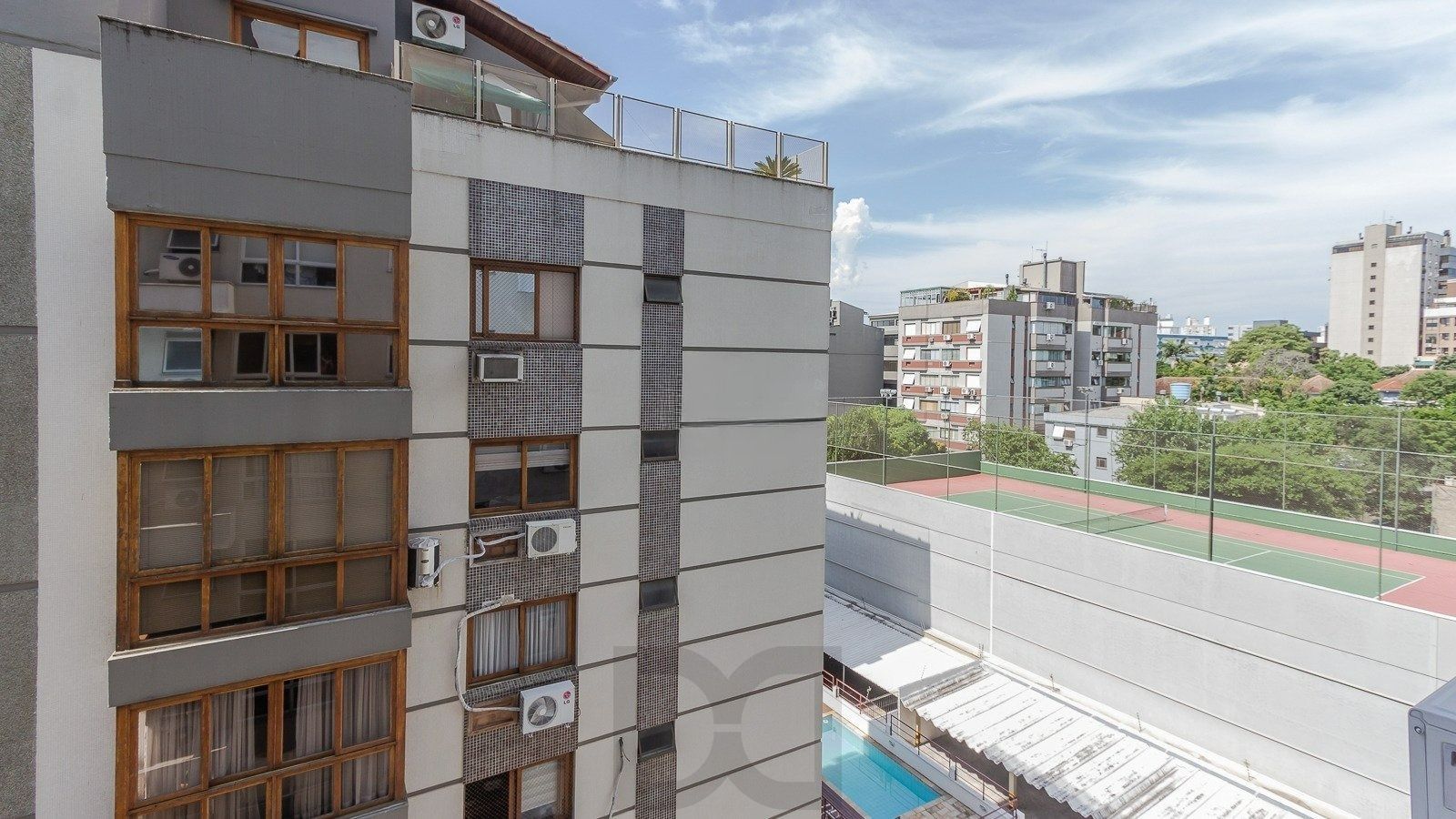Apartamento 2 dormitórios, 1 suíte, 2 vagas, Petrópolis, Porto Alegre. — foto 15