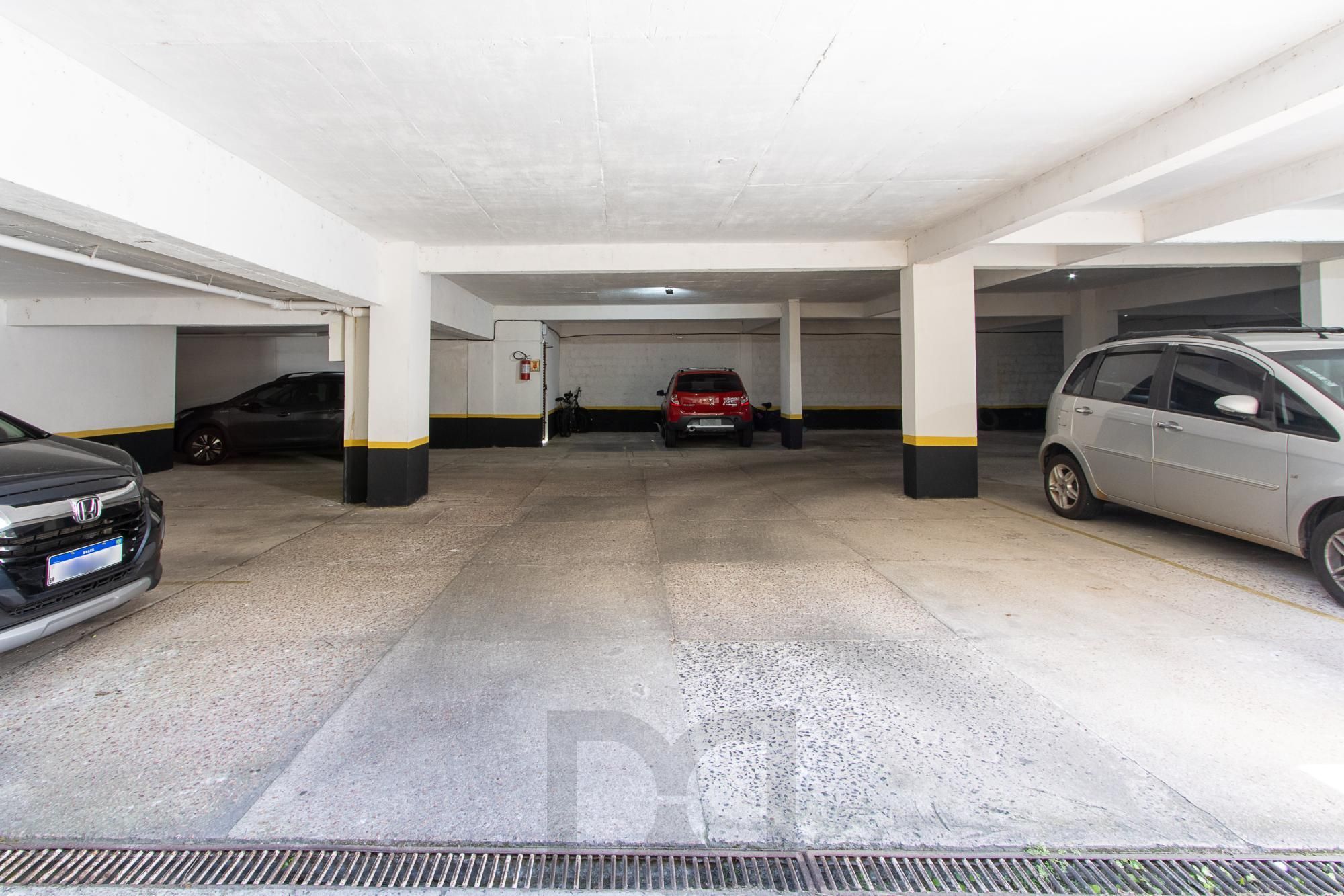 Apartamento de 2 dormitórios, 1 suíte e 2 vagas de garagem no bairro Tristeza. — foto 45