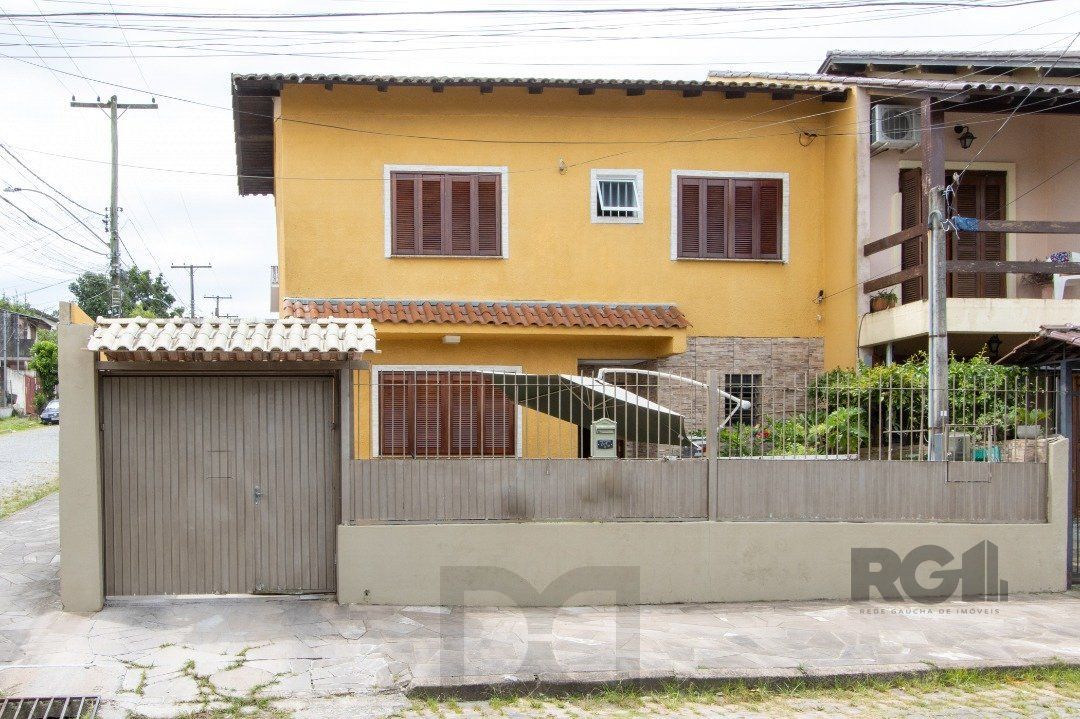Sobrado, 3 quartos, 2 banheiros, pátio, 2 vagas, piscina - Bairro Vila Nova — foto 3