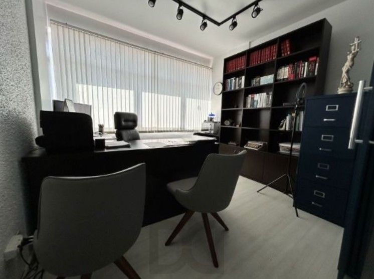 Sala desocupada c/vista p/ o Guaíba - bairro Centro — foto 2