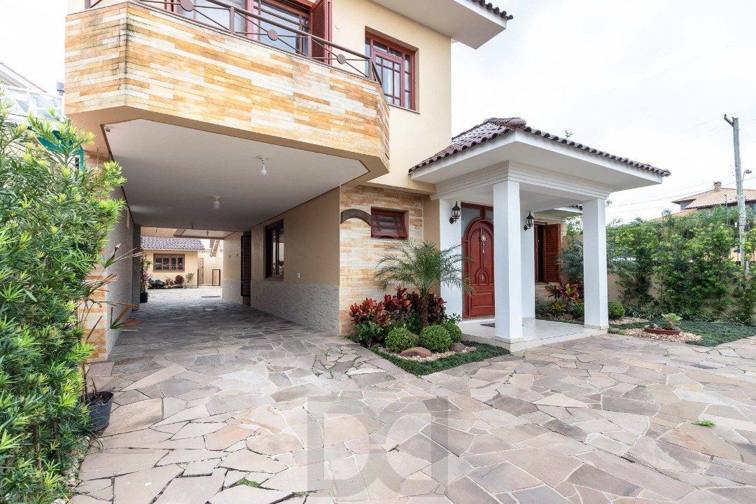 Casa para Venda - 293.76m², 3 dormitórios, sendo 1 suites, 6 vagas - Guarujá — foto 3
