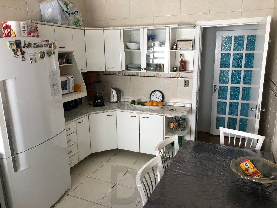 Casa para Venda com 3 dormitórios, sendo 1 suites e 3 vagas no bairro Guarujá — foto 10