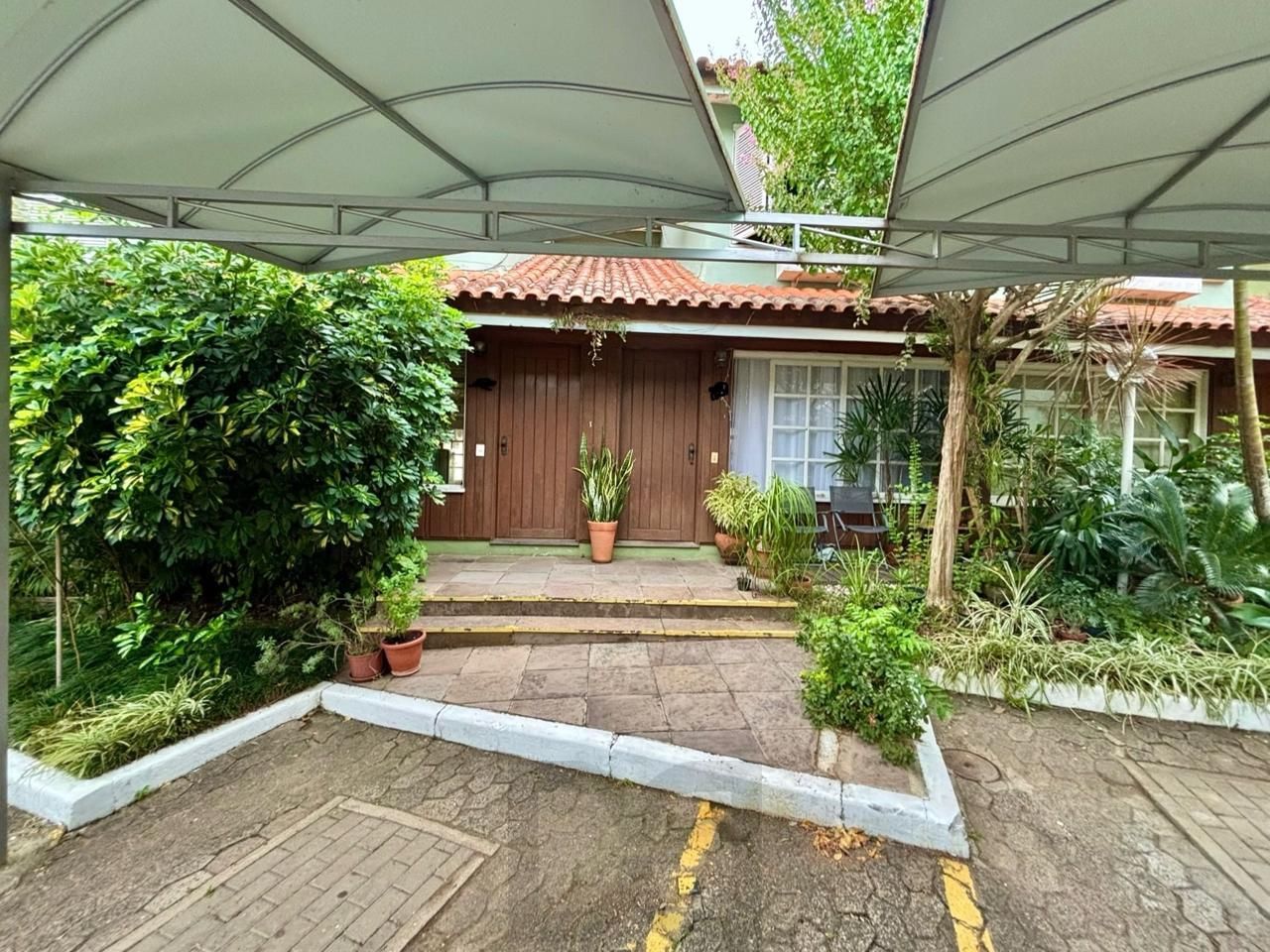 Excelente Casa 2 Dormitórios em Condomínio Fechado — foto 1