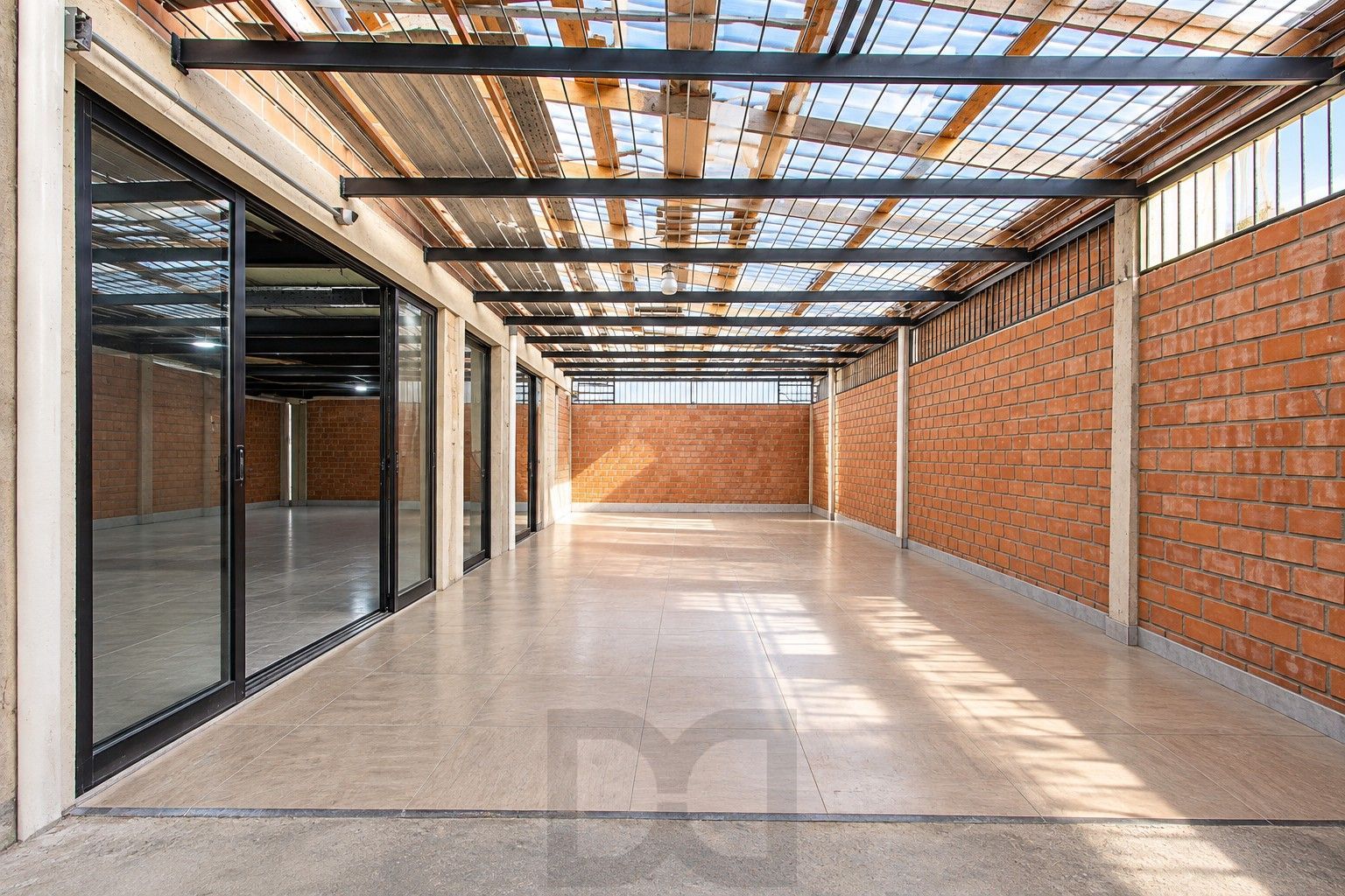 Pavilhão/Depósito , em estrutura montada com mezanino montado com escritório, cozinha, — foto 7