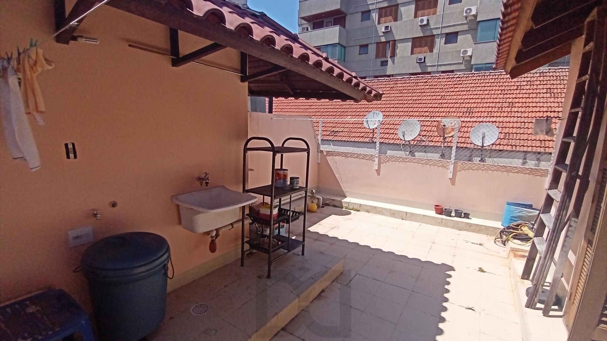 Cobertura com 2 dormitórios no bairro Petrópolis — foto 6