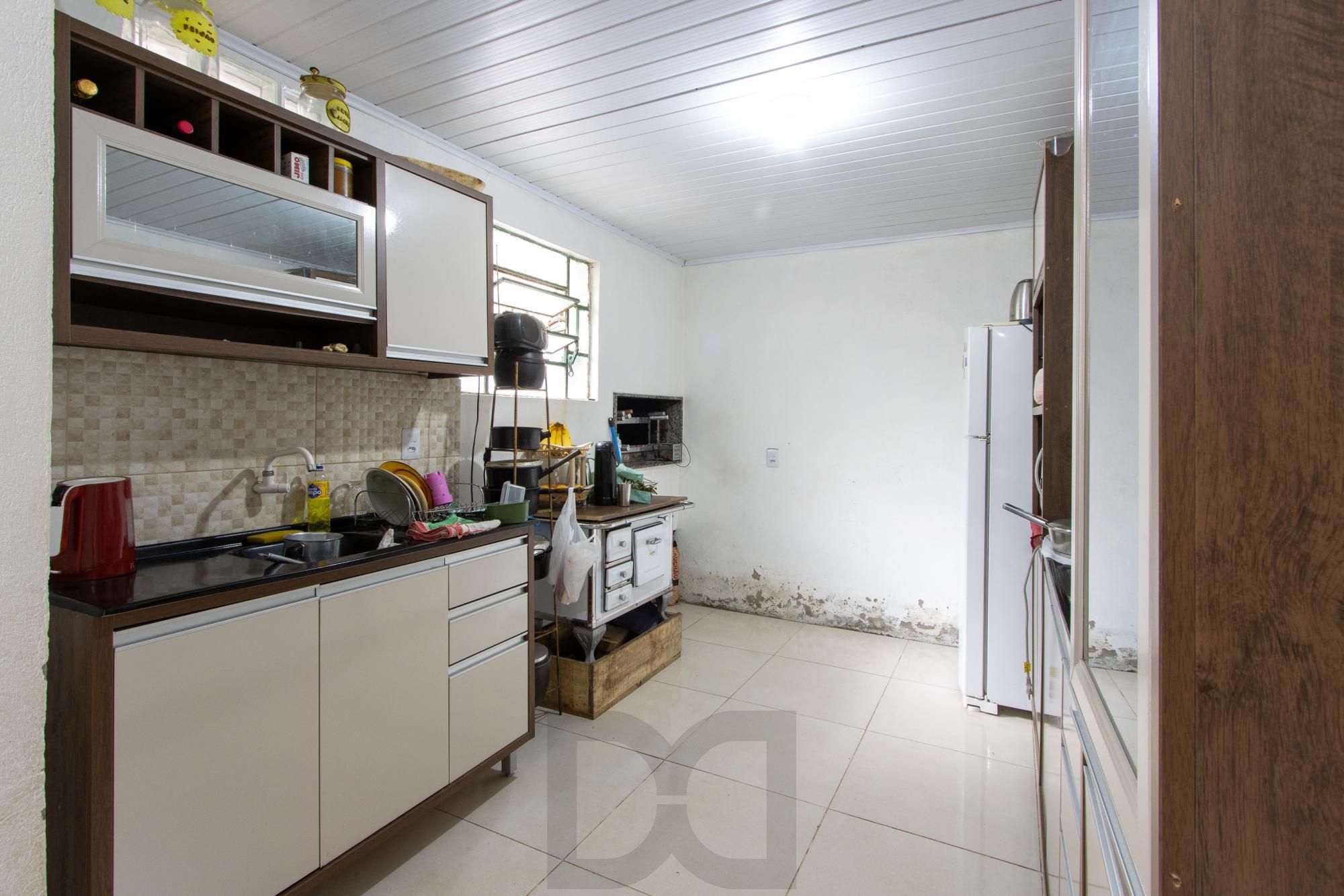 Casa ampla de 2 pavimentos com 4 dormitórios, 1 suite e 4 vagas no bairro Santa Tereza! — foto 15