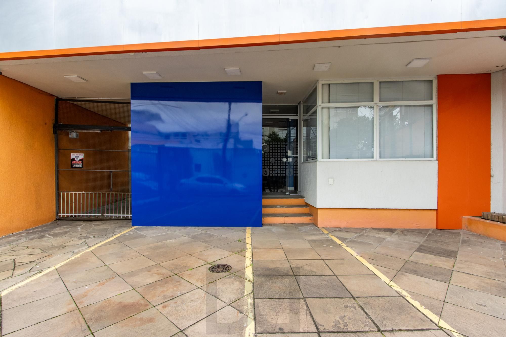 Casa Comercial 2 pisos - Excelente localização e Grande Visibilidade no Bairro Menino Deus - Ideal p/ Clínicas, escolas ou escritórios. — foto 2