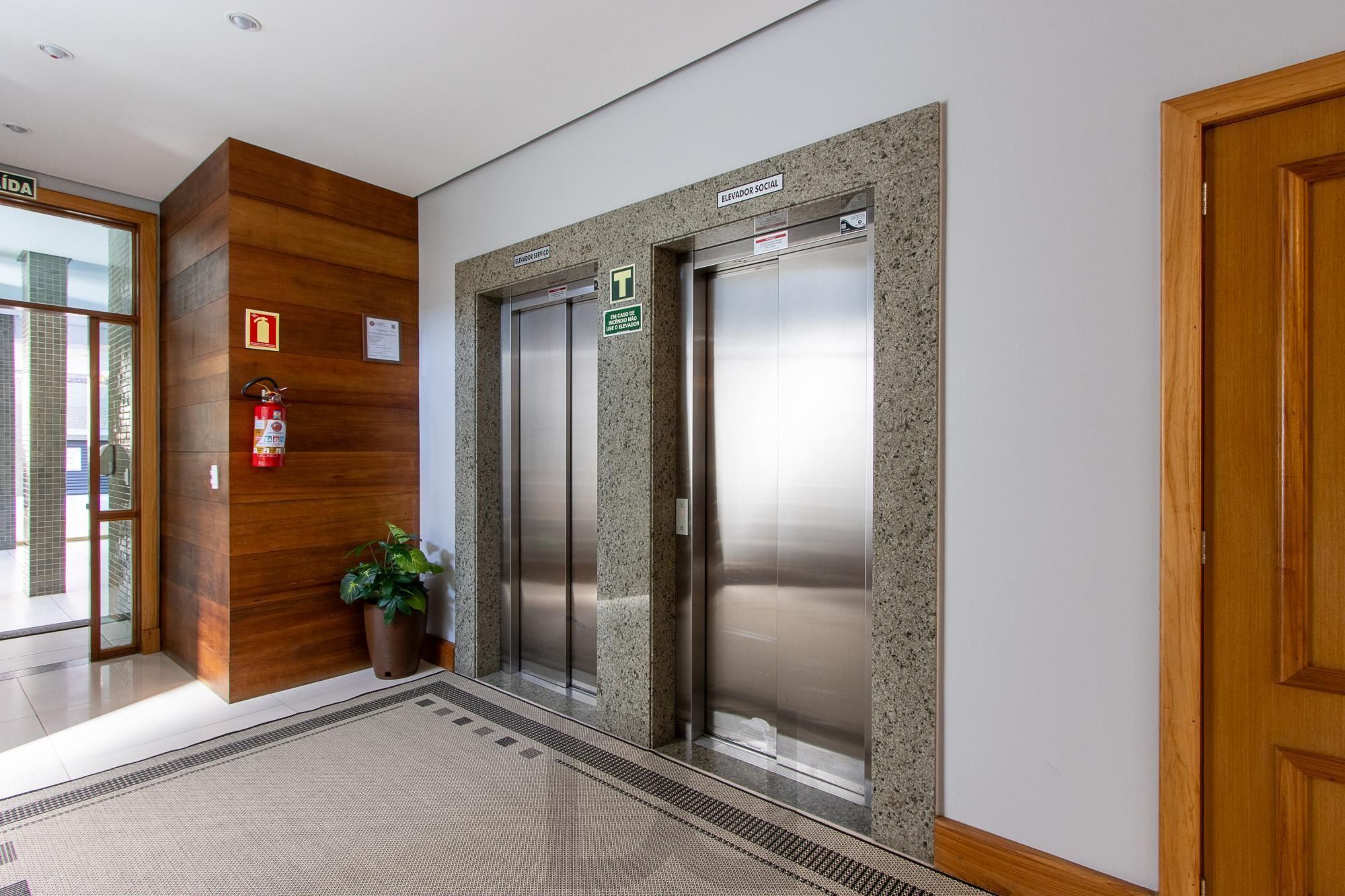 Excelente apartamento de 3 dormitórios, 1 suíte e 2 vagas no bairro Tristeza. — foto 47