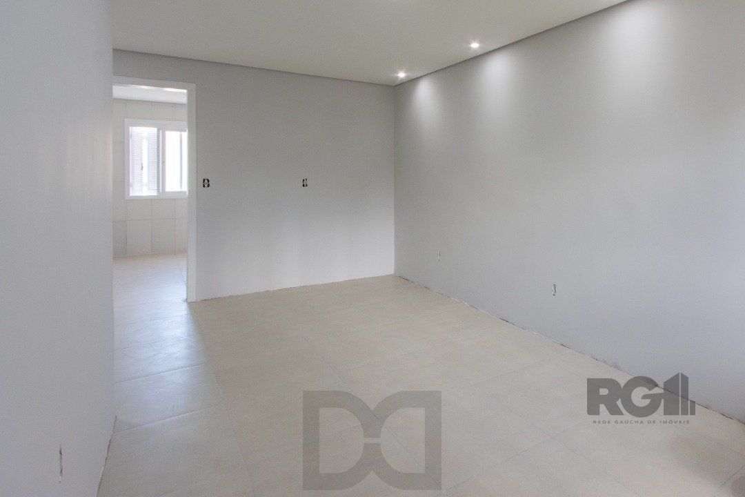 Casa no Bairro Hípica, 100% reformada, 2 dormitórios, 1 vaga de garagem. — foto 4