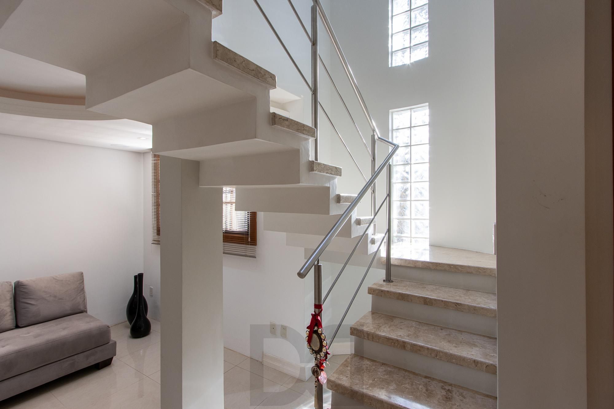 Excelente casa de 3 dormitórios, 1 suíte, pátio, piscina e vaga para 2 carros cobertas. — foto 25