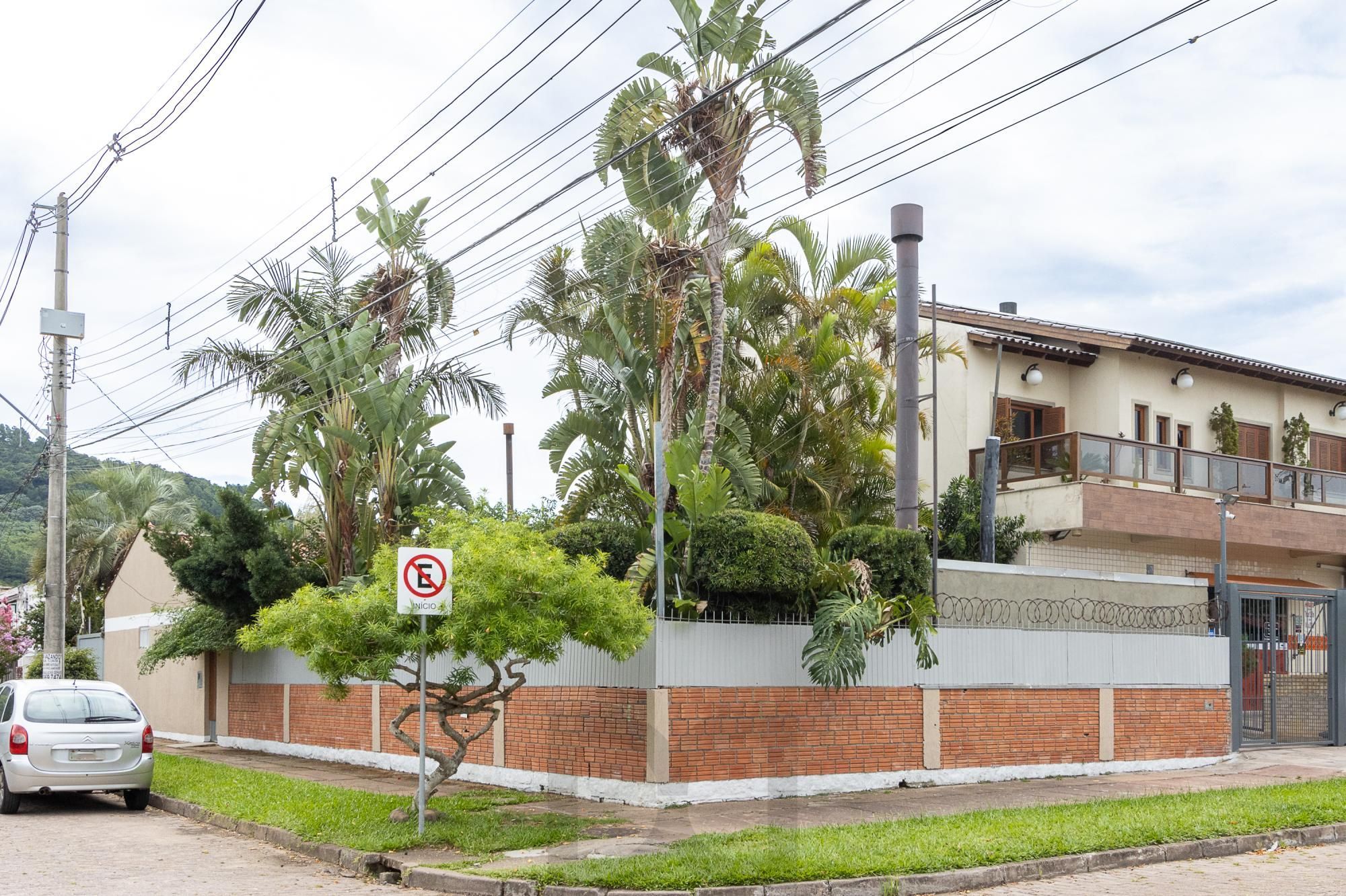 Casa térrea, 2 dormitórios, 1 suíte e 2 vagas no bairro Aberta dos Morros. — foto 1