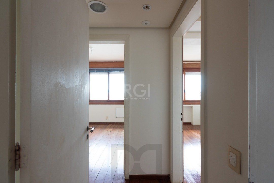 Cobertura para Venda - 302m², 4 dormitórios, sendo 1 suites, 3 vagas - Menino Deus — foto 10