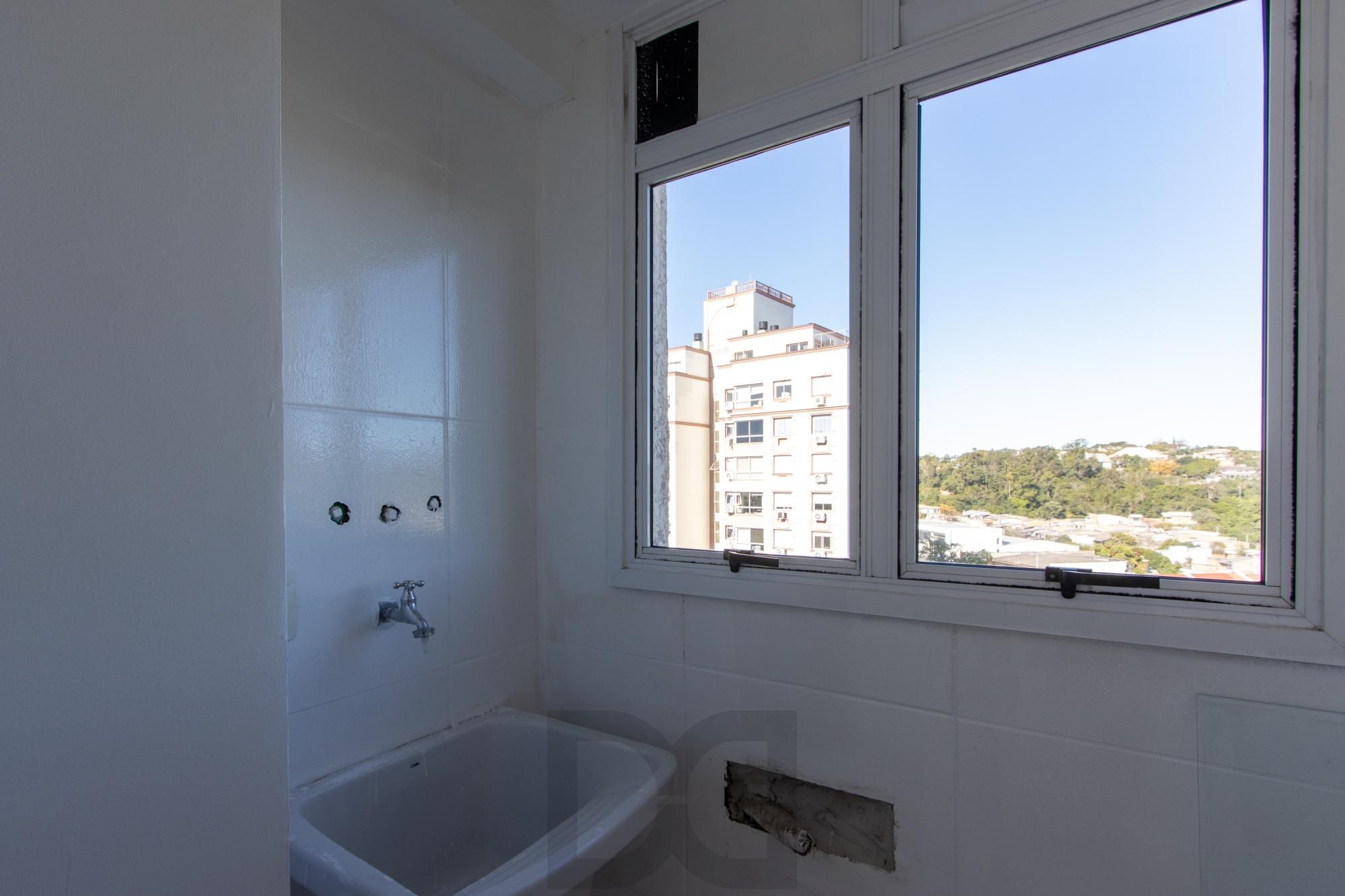 Apto com 3 dormitórios suíte e box coberto ( nunca habitado e reformado ) — foto 8