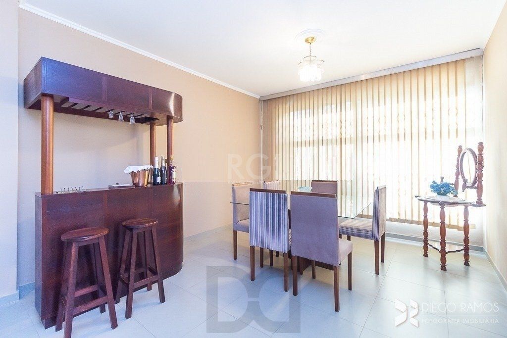Casa térrea à venda, com 2 suites, 3 banheiros, edicula, pátio, 2 vagas - Bairro Medianeira — foto 2